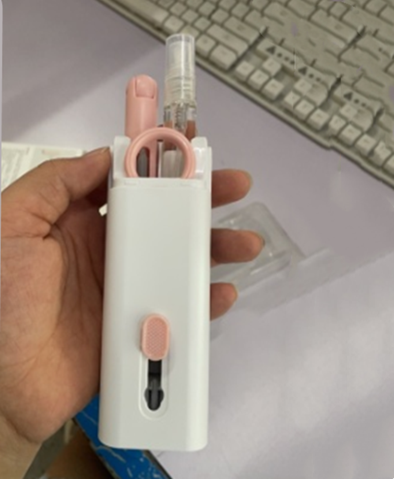 Compact Multifunctional Tech Cleaning Kit